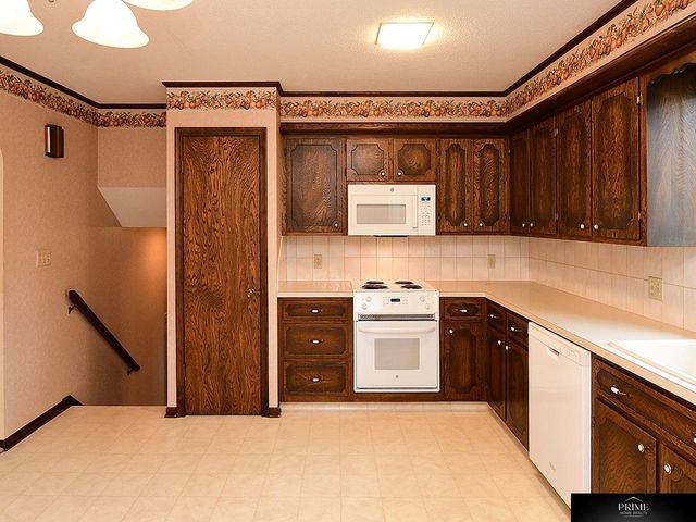 1022 S 217 Avenue, Omaha, NE 68022