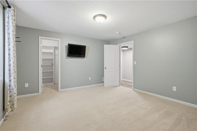 907 Englewood Drive, Kearney, MO 64060