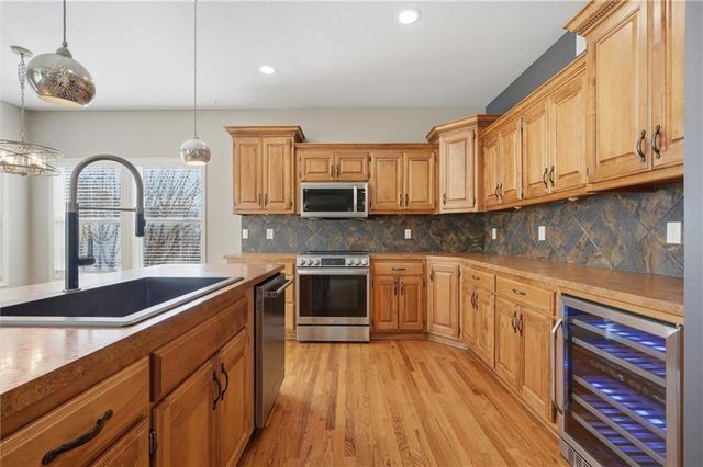 907 Englewood Drive, Kearney, MO 64060