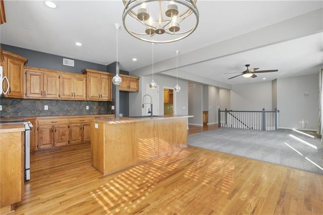 907 Englewood Drive, Kearney, MO 64060