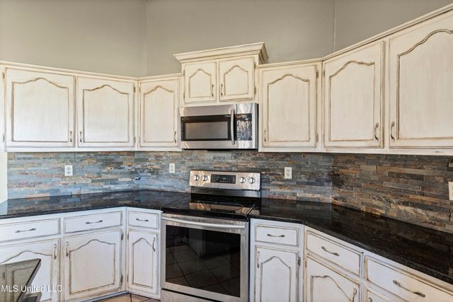 1112 S Atterbury Circle, Southaven, MS 38671