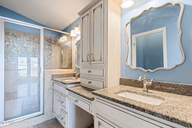 1112 S Atterbury Circle, Southaven, MS 38671