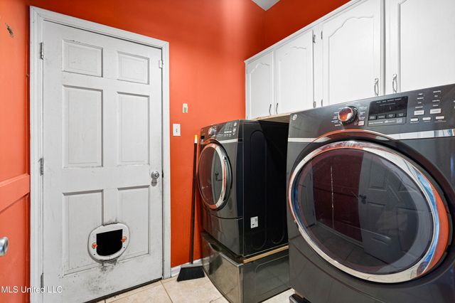 1112 S Atterbury Circle, Southaven, MS 38671