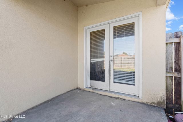 1112 S Atterbury Circle, Southaven, MS 38671