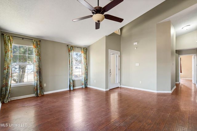 1112 S Atterbury Circle, Southaven, MS 38671