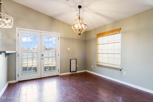 1112 S Atterbury Circle, Southaven, MS 38671