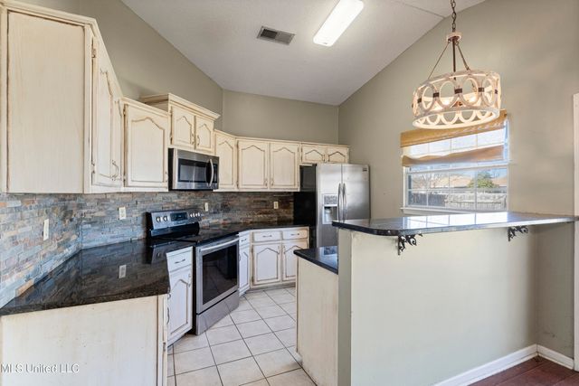 1112 S Atterbury Circle, Southaven, MS 38671