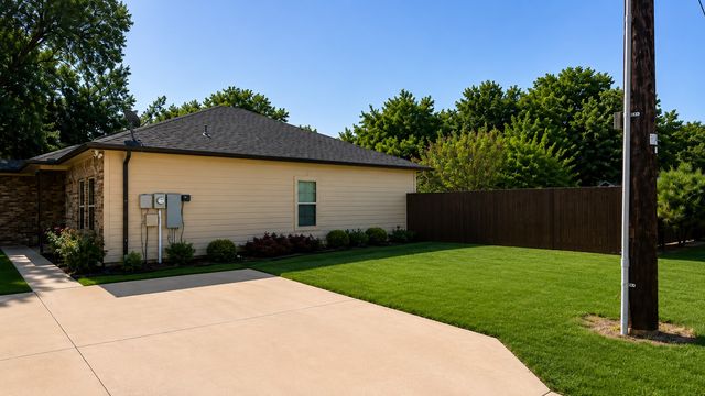 315 E Brockett Street, Sherman, TX 75090