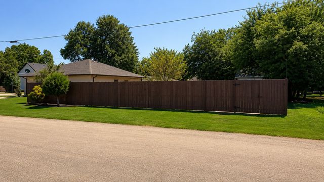315 E Brockett Street, Sherman, TX 75090
