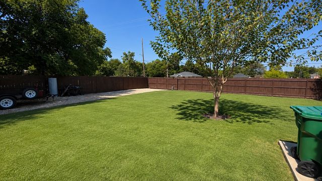 315 E Brockett Street, Sherman, TX 75090