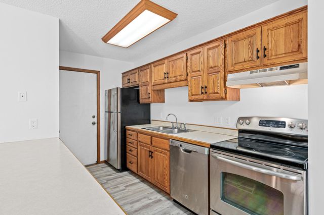 11177 Edgewood Circle N, Champlin, MN 55316