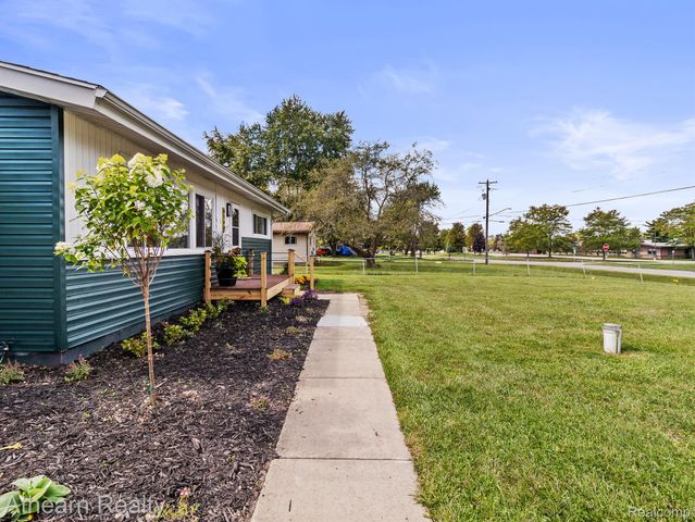 6146 Sun Valley Drive, Grand Blanc Charter Township, MI 48439
