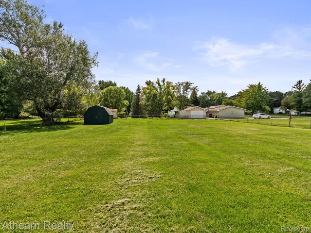 6146 Sun Valley Drive, Grand Blanc Charter Township, MI 48439