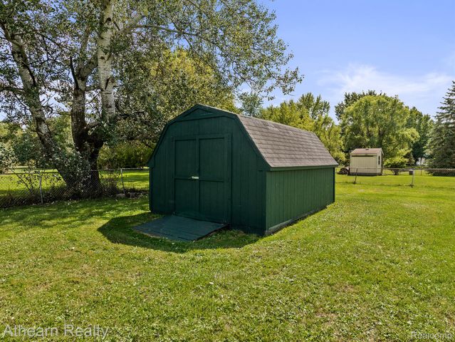 6146 Sun Valley Drive, Grand Blanc Charter Township, MI 48439