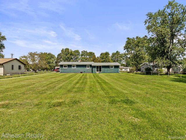 6146 Sun Valley Drive, Grand Blanc Charter Township, MI 48439