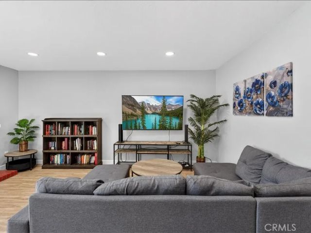 5442 Villa 4, Cypress, CA 90630