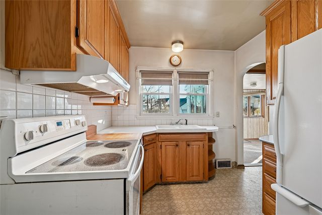 139 21st Street SW, Cedar Rapids, IA 52404