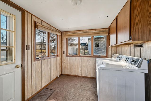 139 21st Street SW, Cedar Rapids, IA 52404