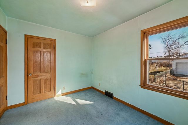 139 21st Street SW, Cedar Rapids, IA 52404