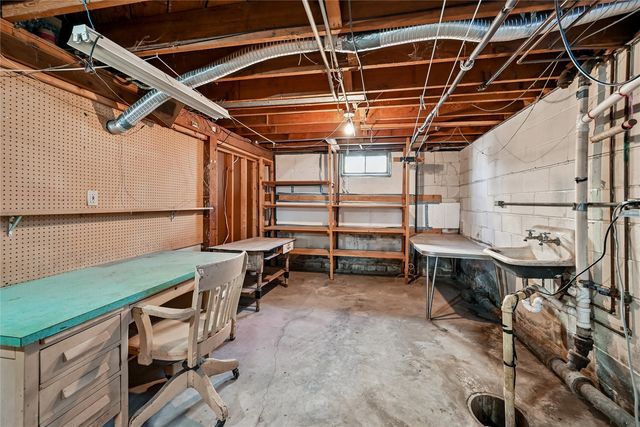 139 21st Street SW, Cedar Rapids, IA 52404