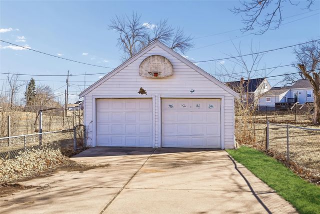 139 21st Street SW, Cedar Rapids, IA 52404