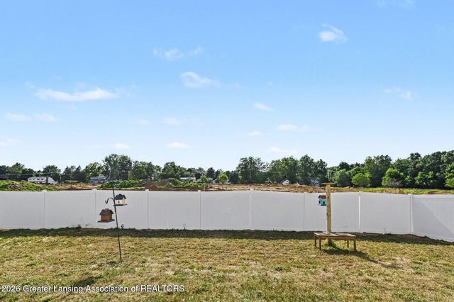 608 Muirfield Drive, Eaton Rapids, MI 48827