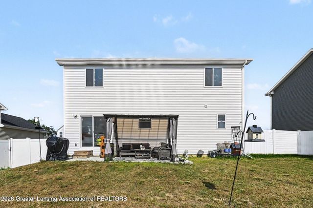 608 Muirfield Drive, Eaton Rapids, MI 48827