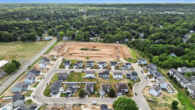 608 Muirfield Drive, Eaton Rapids, MI 48827