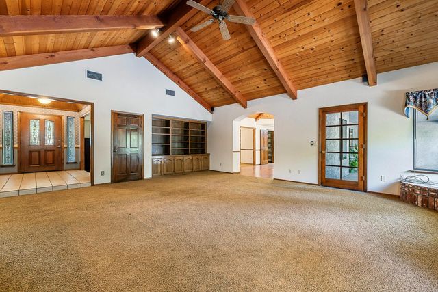 255 E Shepherd Avenue, Fresno, CA 93720