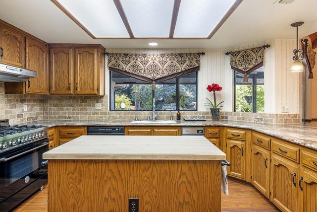 255 E Shepherd Avenue, Fresno, CA 93720