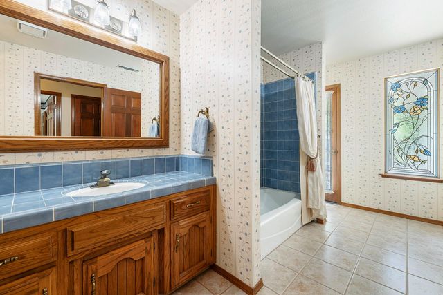 255 E Shepherd Avenue, Fresno, CA 93720