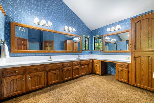 255 E Shepherd Avenue, Fresno, CA 93720