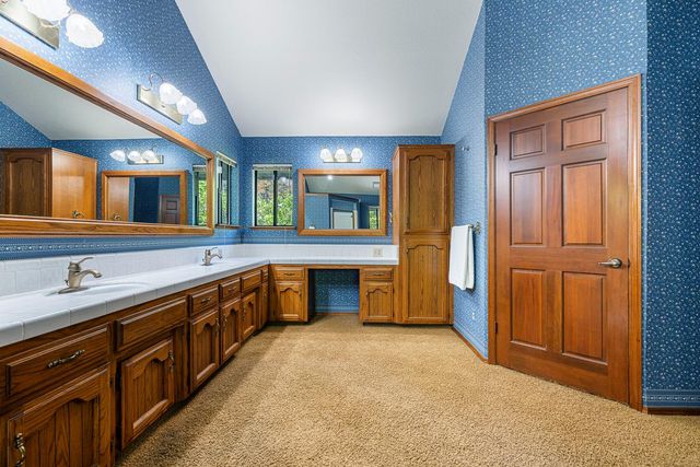255 E Shepherd Avenue, Fresno, CA 93720