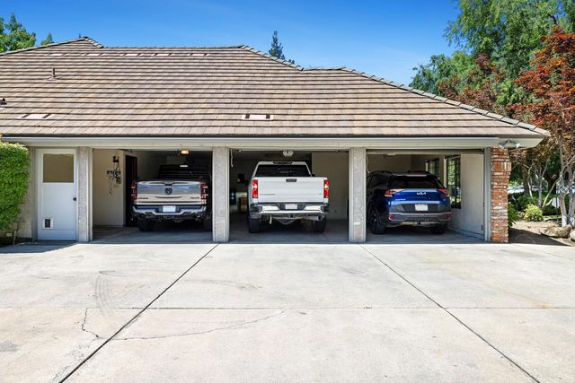 255 E Shepherd Avenue, Fresno, CA 93720