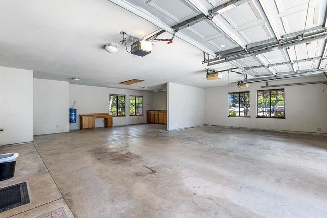 255 E Shepherd Avenue, Fresno, CA 93720