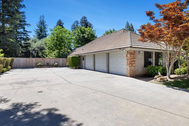 255 E Shepherd Avenue, Fresno, CA 93720