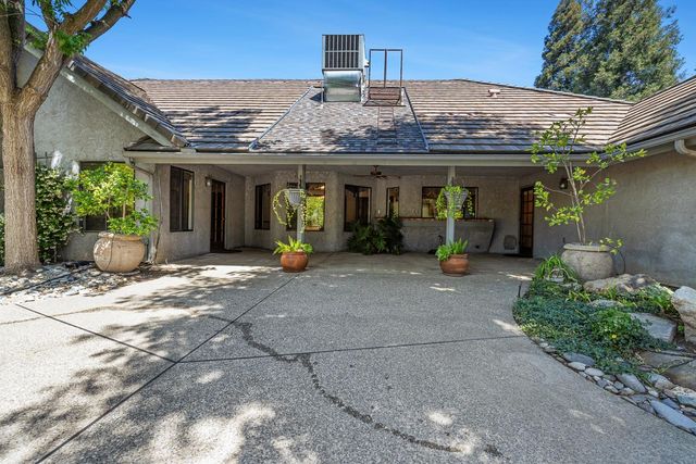 255 E Shepherd Avenue, Fresno, CA 93720