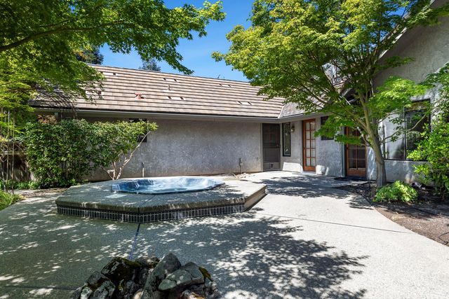 255 E Shepherd Avenue, Fresno, CA 93720