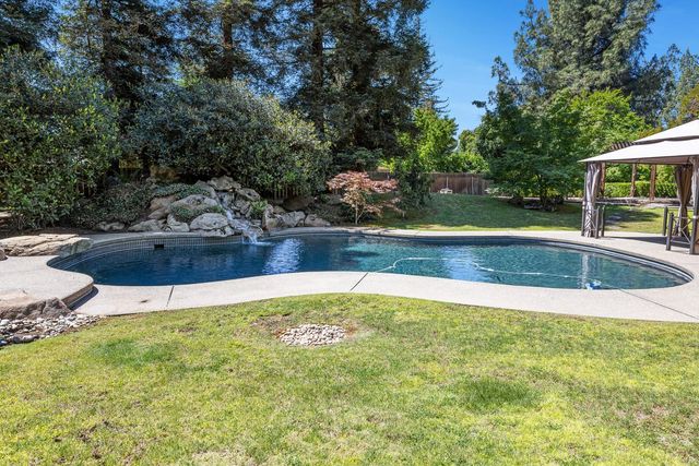 255 E Shepherd Avenue, Fresno, CA 93720