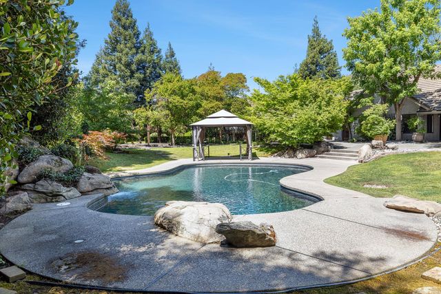 255 E Shepherd Avenue, Fresno, CA 93720