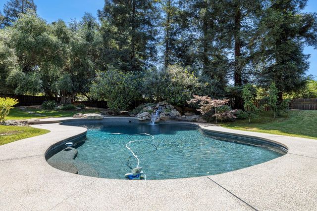 255 E Shepherd Avenue, Fresno, CA 93720