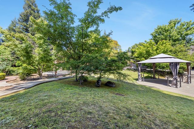 255 E Shepherd Avenue, Fresno, CA 93720