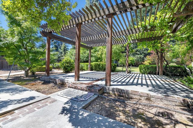 255 E Shepherd Avenue, Fresno, CA 93720