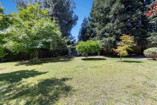 255 E Shepherd Avenue, Fresno, CA 93720