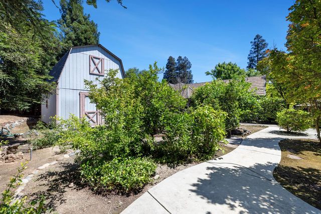 255 E Shepherd Avenue, Fresno, CA 93720