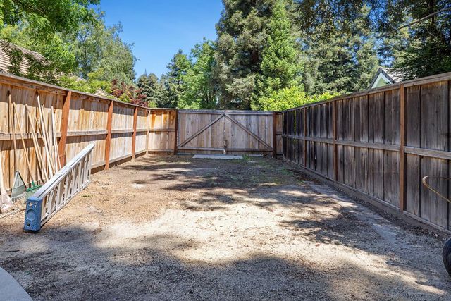 255 E Shepherd Avenue, Fresno, CA 93720