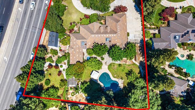255 E Shepherd Avenue, Fresno, CA 93720