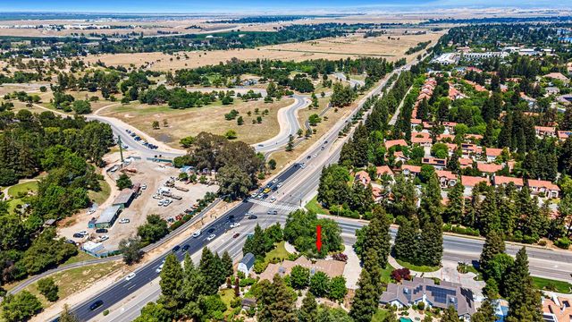 255 E Shepherd Avenue, Fresno, CA 93720