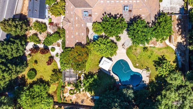 255 E Shepherd Avenue, Fresno, CA 93720