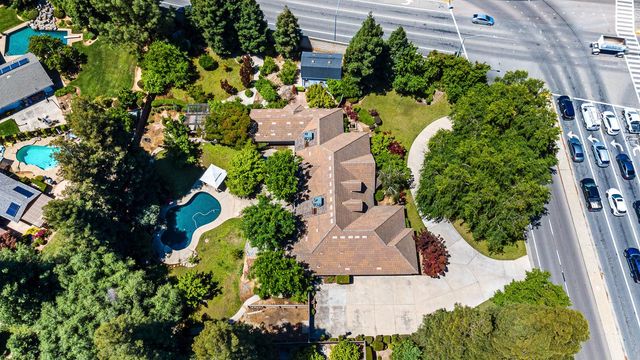 255 E Shepherd Avenue, Fresno, CA 93720